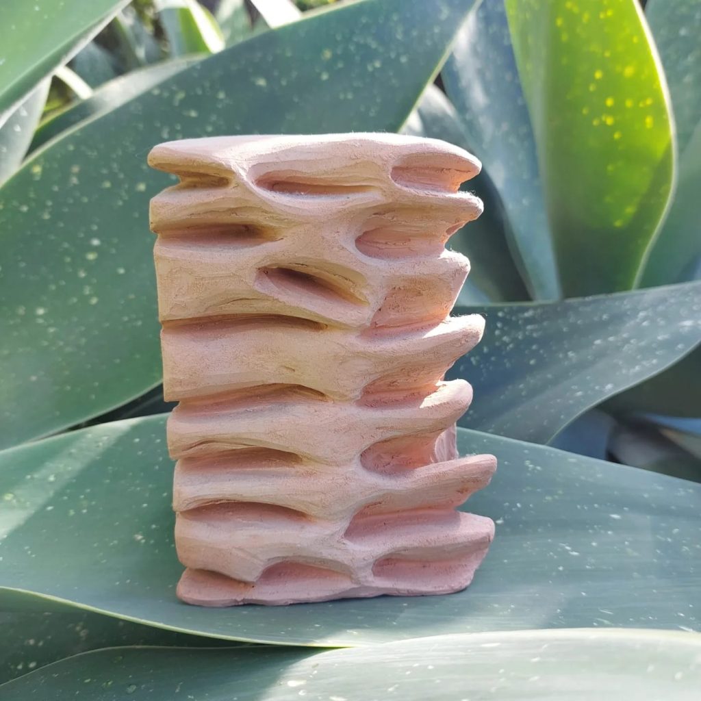 "Corteccia", tecnica terracotta, misure 13,5×10,5 anno 2015, in studio Aurelia Campolo